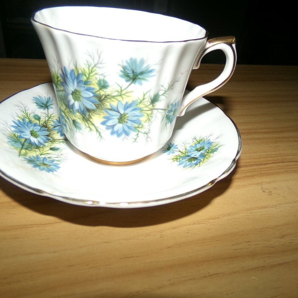 vintage bone china tea cup & saucer set. england.